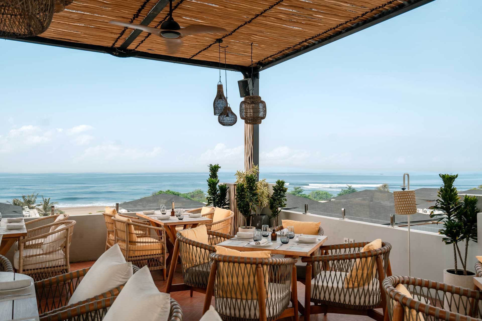 Rooftop dining cover